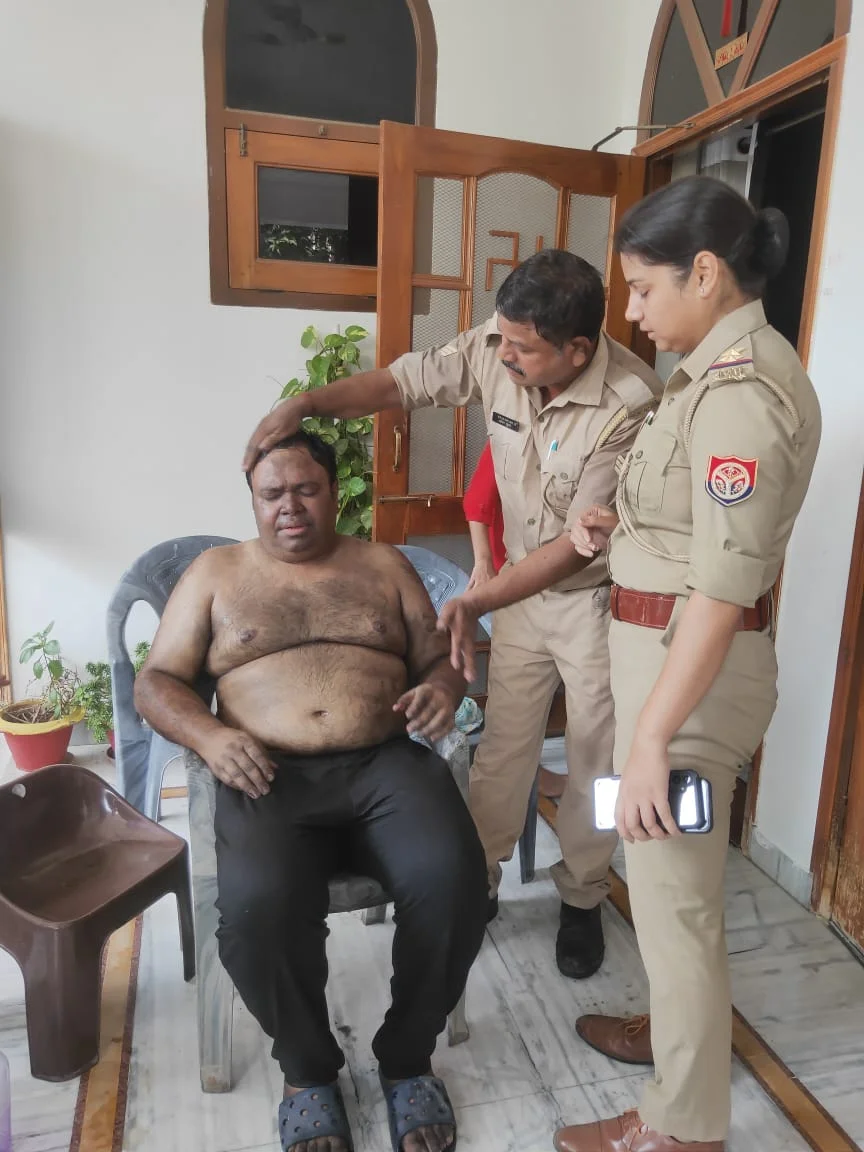 Fire broke out in a house in the posh Govind Nagari colony. Fire engines arrived at the scene and brought the fire under control.